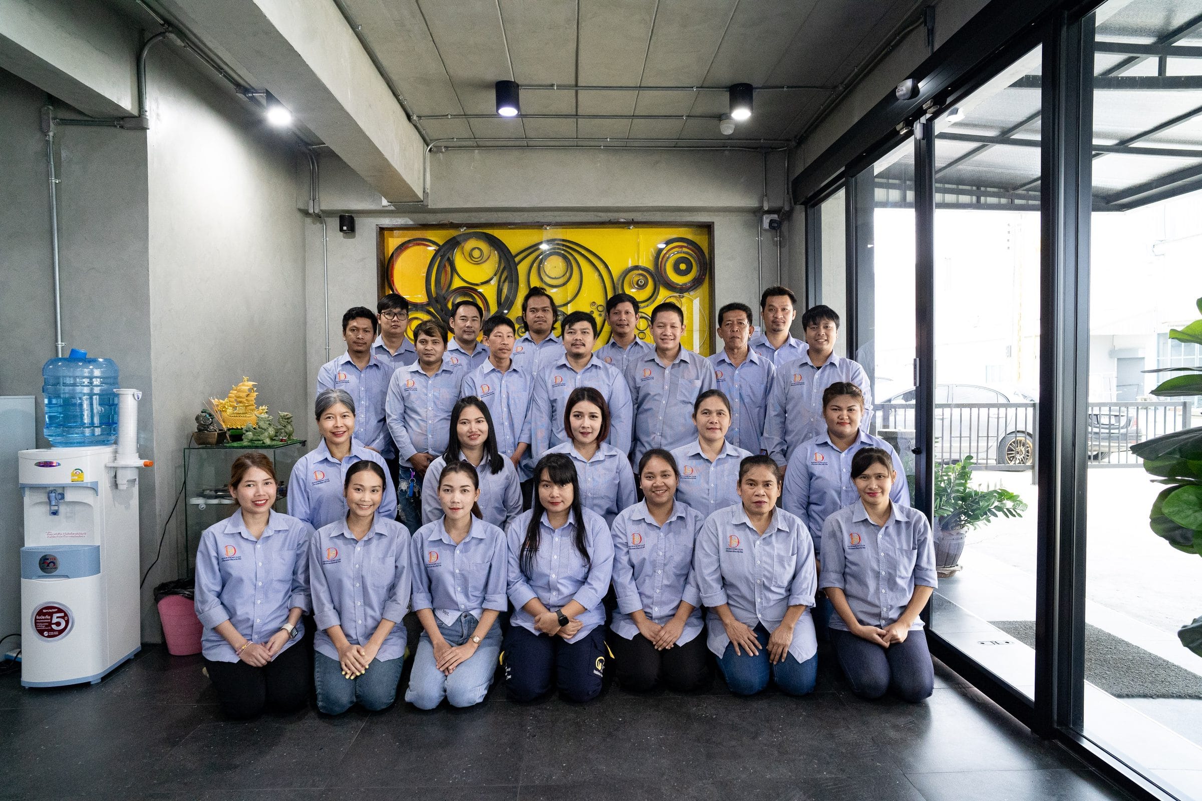 ทีมงานสยามดราก้อน พาร์ท ที่สำนักงานใหญ่